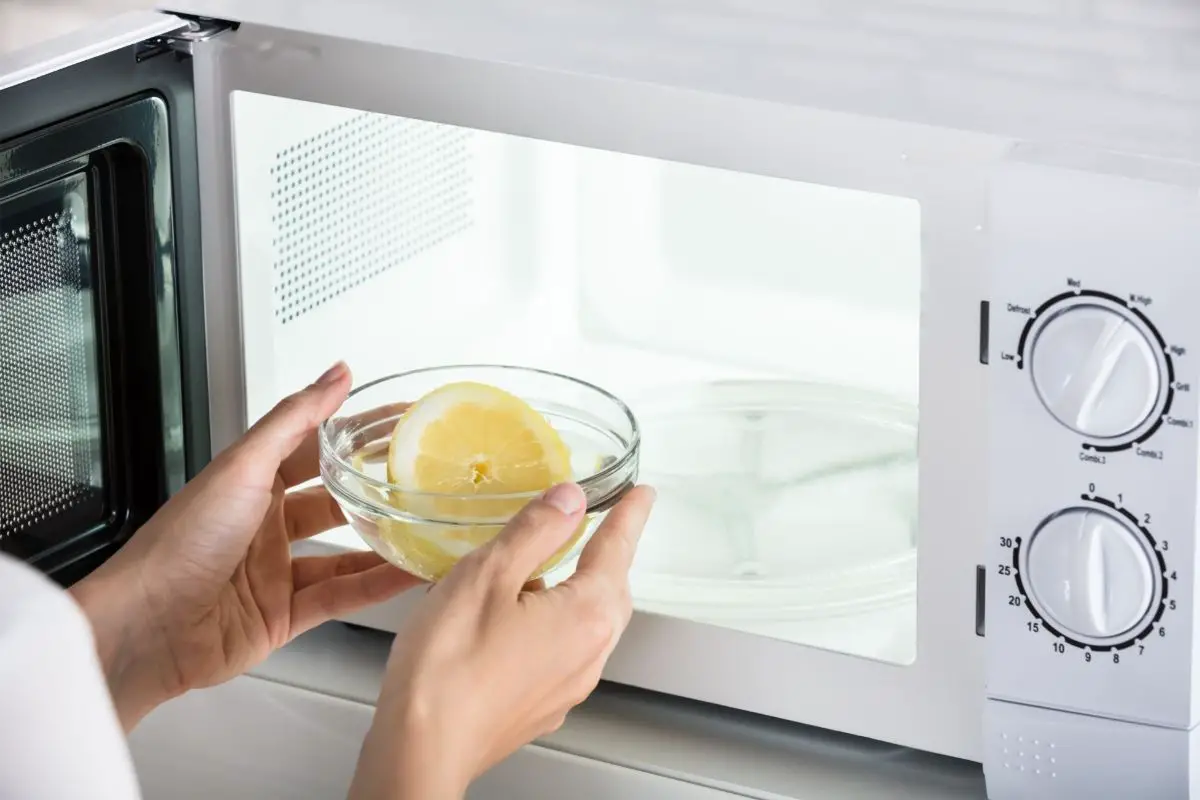How to Clean Microwave With Lemon